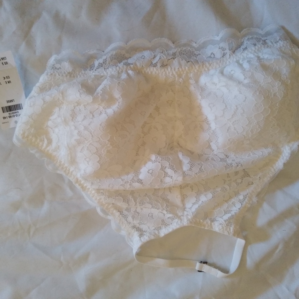 White lace bralette